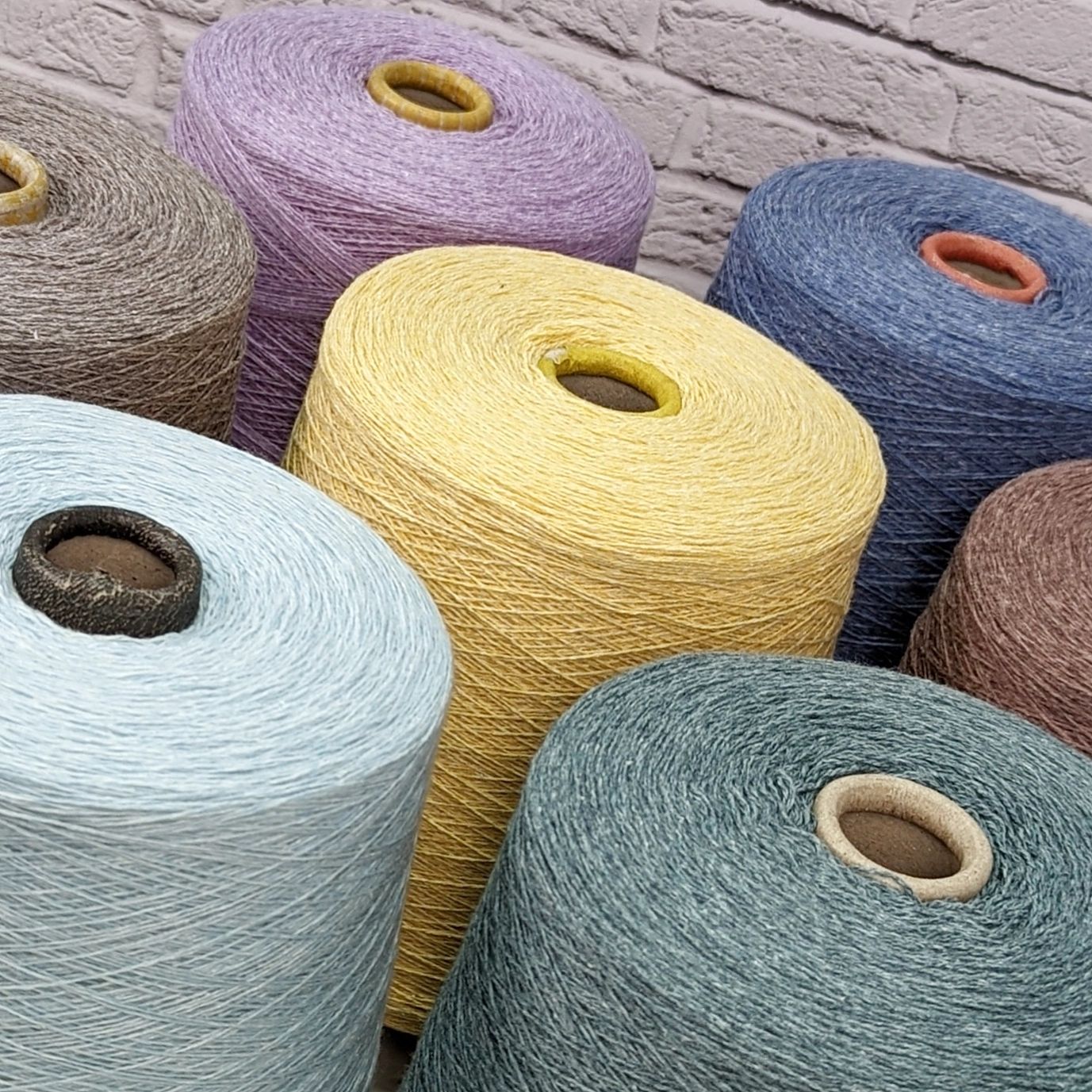 шелк тусса пряжа. клубок ниток рисунок карандашом. 4. футер 2х камея. нить крученая 2мм пэ 100м.